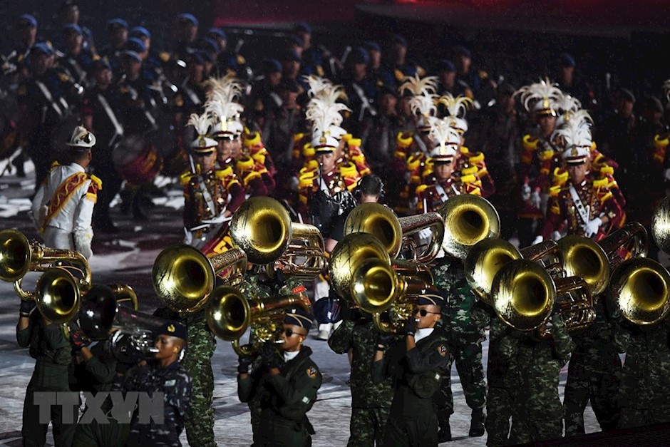 Đoàn nghệ thuật quân đội Indonesia biểu diễn một tiết mục đặc sắc tại lễ bế mạc Đại hội thể thao châu Á (ASIAD) 2018 trên sân vận động Gelora Bung Karno ở thủ đô Jakarta, Indonesia tối 2/9. (Nguồn: AFP/TTXVN)