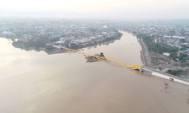 Các trận động đất này đã gây ra sóng thần, cướp đi sinh mạng hàng trăm người, phá hủy nhiều nhà cửa, công trình xây dựng trong khu vực. (Nguồn: theguardian.com)