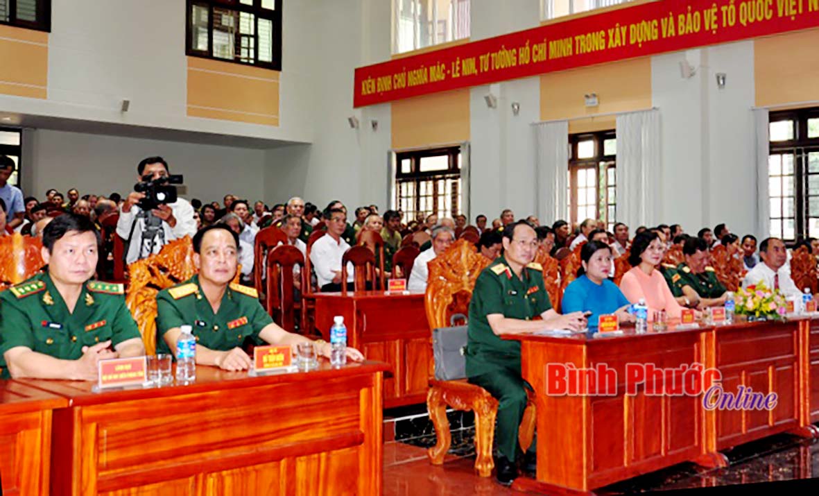 Các đại biểu tham dự buổi lễ