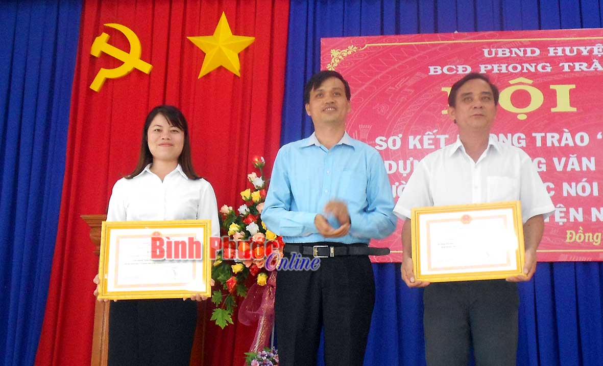 Khen thưởng tại hội nghị