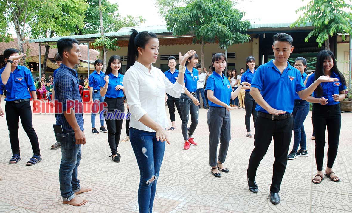 Tăng cường đoàn kết, tập hợp thanh niên DTTS, có đạo