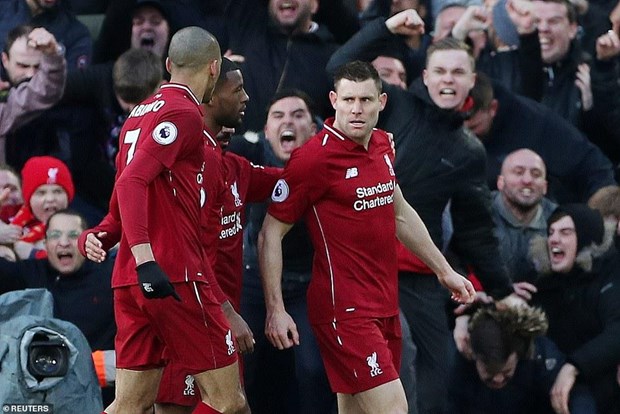 Premier League: Liverpool leo len ngoi dau, Chelsea bai tran hinh anh 1