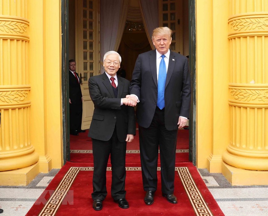 Tổng Bí thư, Chủ tịch nước Nguyễn Phú Trọng tiếp Tổng thống Hoa Kỳ Donald Trump. (Ảnh: Trí Dũng/TTXVN)