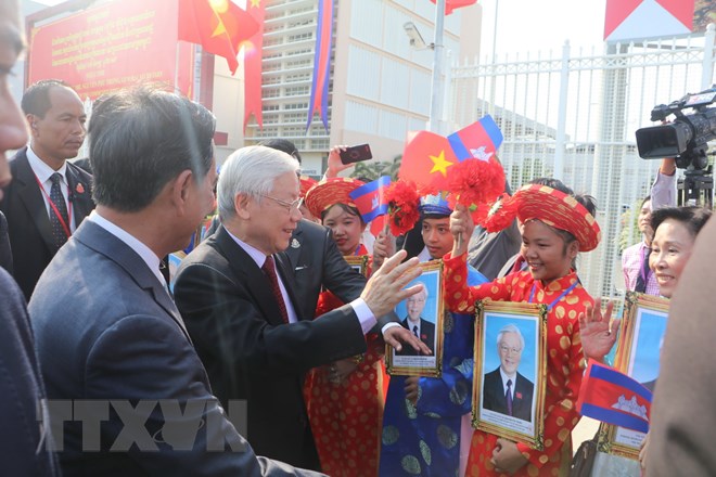  Lễ đón Tổng Bí thư, Chủ tịch nước Nguyễn Phú Trọng tại sân bay Quốc tế Pochentong. (Ảnh: Minh Hưng/TTXVN)