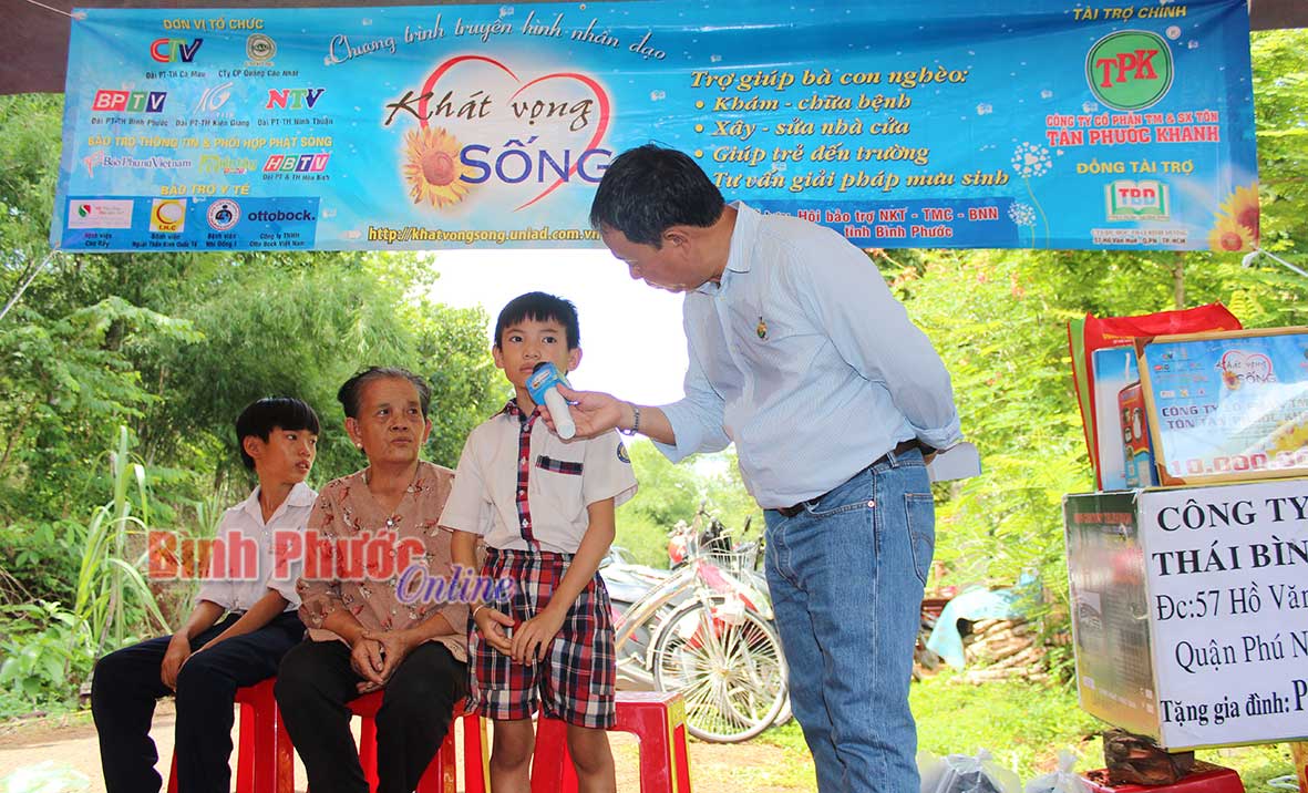 2 em Dương Minh  Nhân và Dương Minh Huy chia sẻ về hoàn cảnh gia đình tại chương trình “Khát vọng sống”