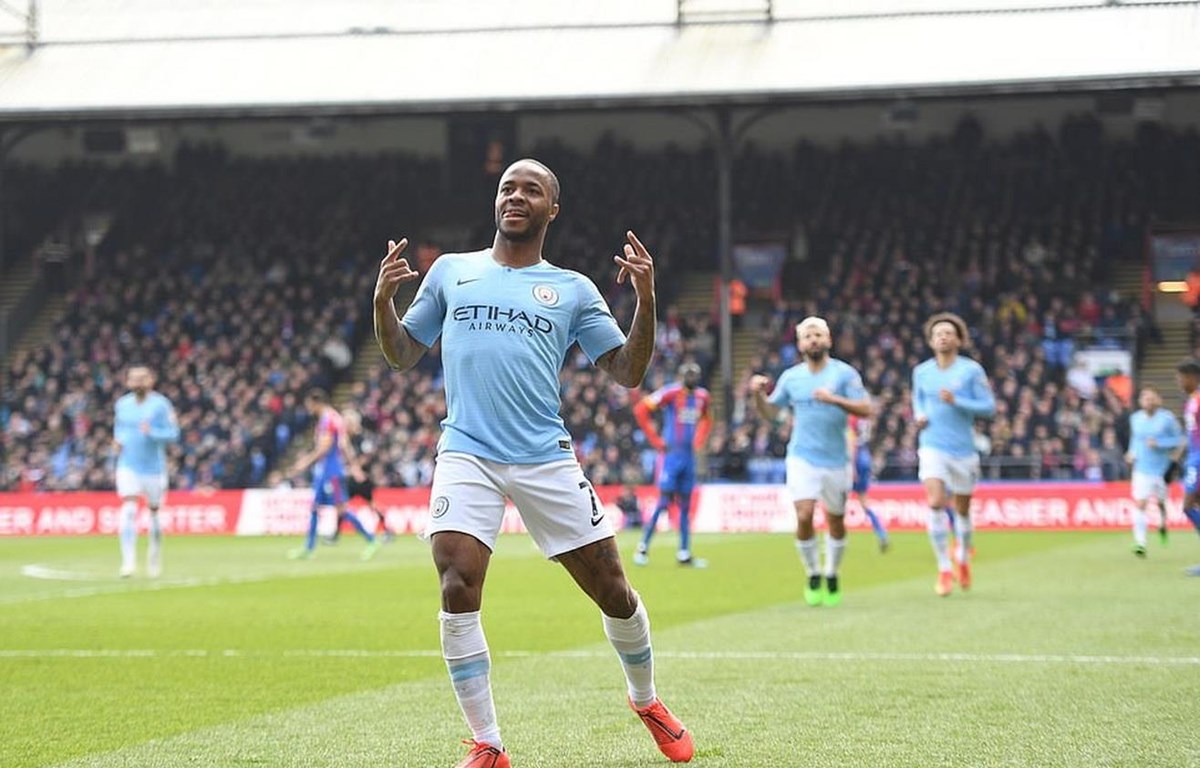 Sterling lập cú đúp giúp Man City chiến thắng.