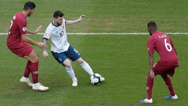 Lioenl Messi cong khai che bai chat luong san tai Copa America hinh anh 1