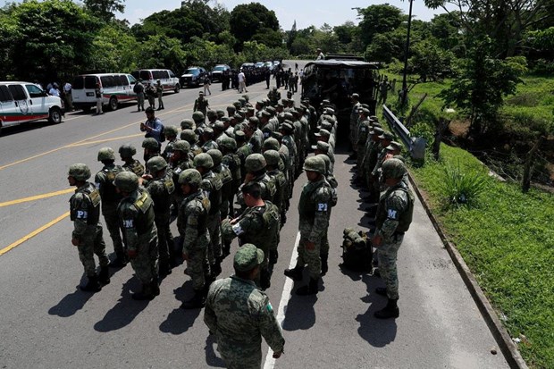 Mexico trien khai quan doi toi bien gioi ngan chan dong nguoi di cu hinh anh 1