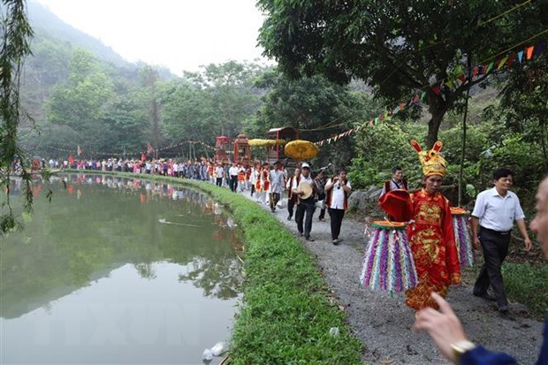 Den Dong Co - Hon thieng nguon coi xu Thanh hinh anh 2