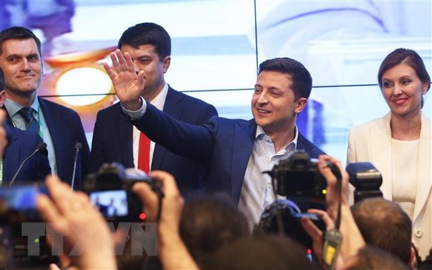 Bau cu Ukraine: Lanh dao nhieu nuoc chuc mung ong Zelensky hinh anh 1