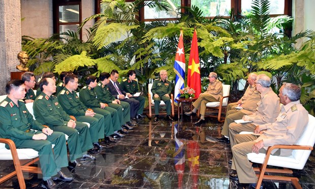 Dai tuong Raul Castro tiep Thuong tuong Nguyen Chi Vinh hinh anh 1