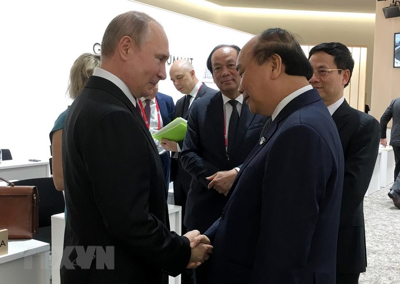 Thủ tướng Nguyễn Xuân Phúc gặp Tổng thống Nga Vladimir Putin. (Ảnh: TTXVN) 