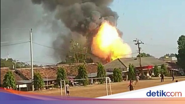 No kho dan cua canh sat Indonesia, nguoi dan voi vang so tan hinh anh 1