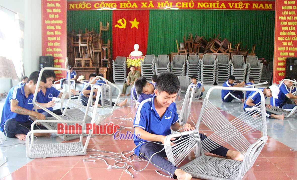 Học viên tại Trung tâm Chữa bệnh - Giáo dục - Lao động xã hội tỉnh được đào tạo nghề trong quá trình cai nghiện - Ảnh: Thùy Hương