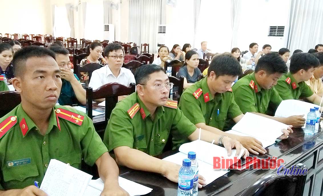 các đại biểu tham gia tập huấn nghiệp vụ xử lý vi phạm hành chính