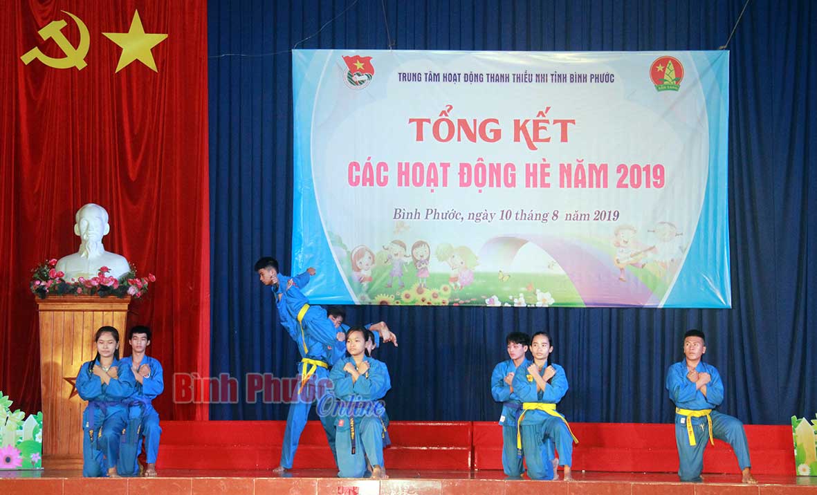 Tiết mục biểu diễn của các học viên võ thuật Vovinam