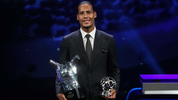 Van Dijk xuat sac nhat nam, Barca, Juve vao 2 bang tu than hinh anh 1