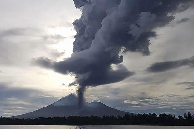 Nui lua Ulawun o Papua New Guinea lai phun trao, nhieu nguoi so tan hinh anh 1