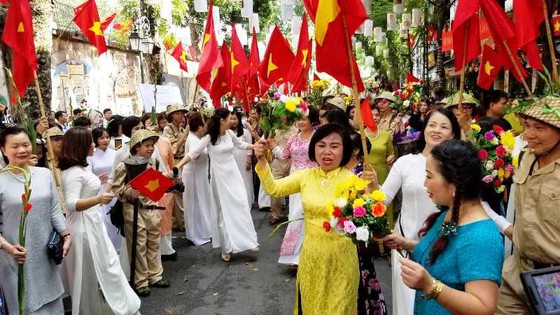 Hà Nội năm cửa ô đón mừng đoàn quân giải phóng  ảnh 6