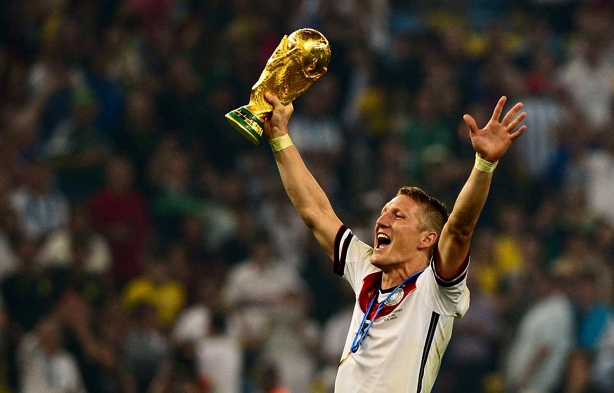 Schweinsteiger giải nghệ sau 17 năm gắn bó.