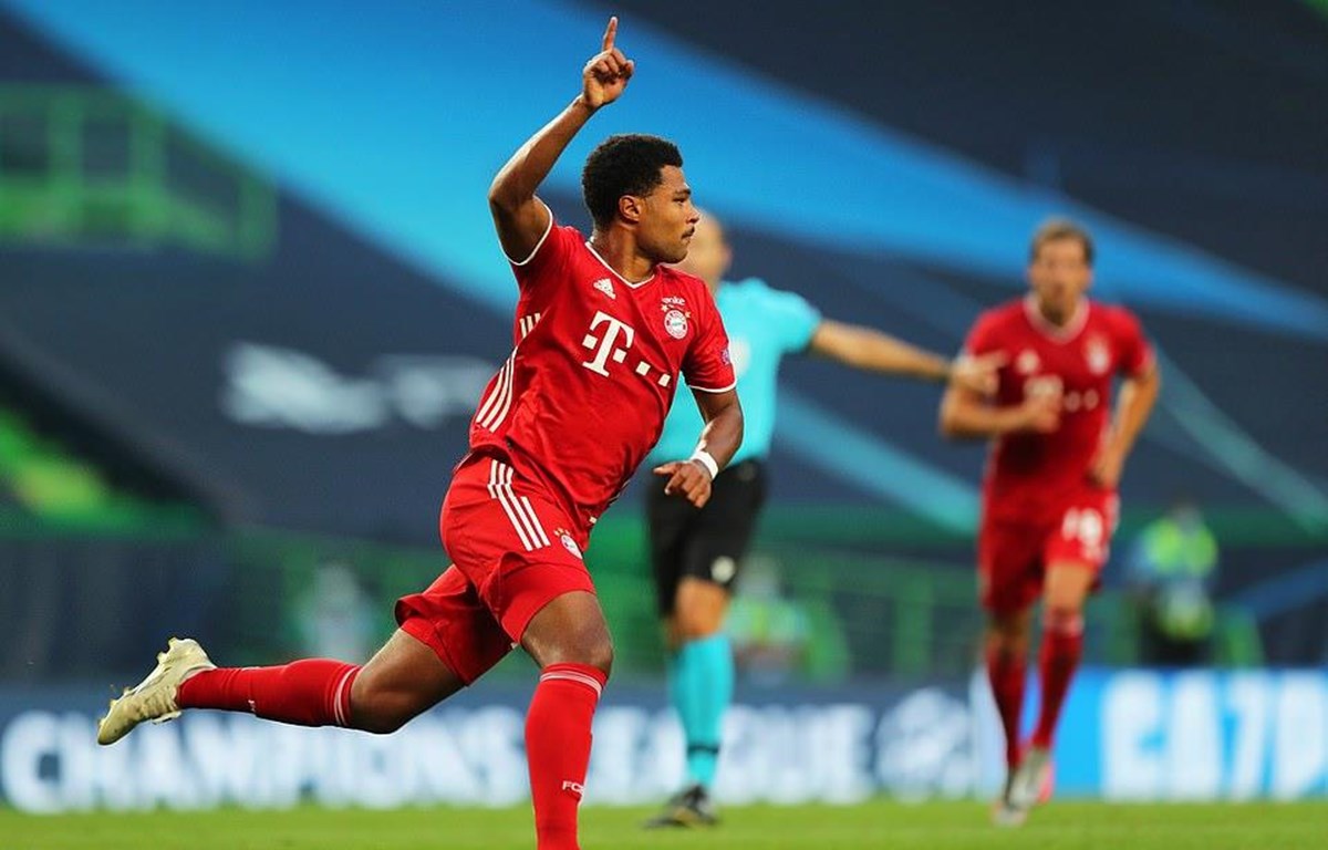 Serge Gnabry lập cú đúp cho Bayern,