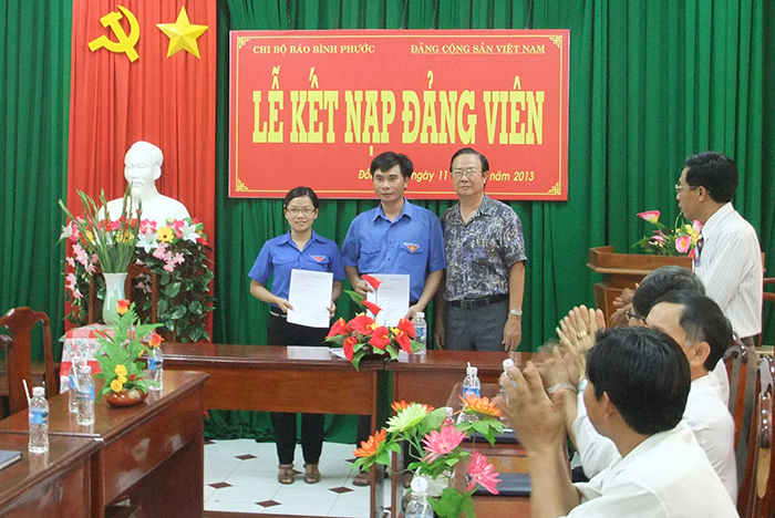 Kết nạp đảng